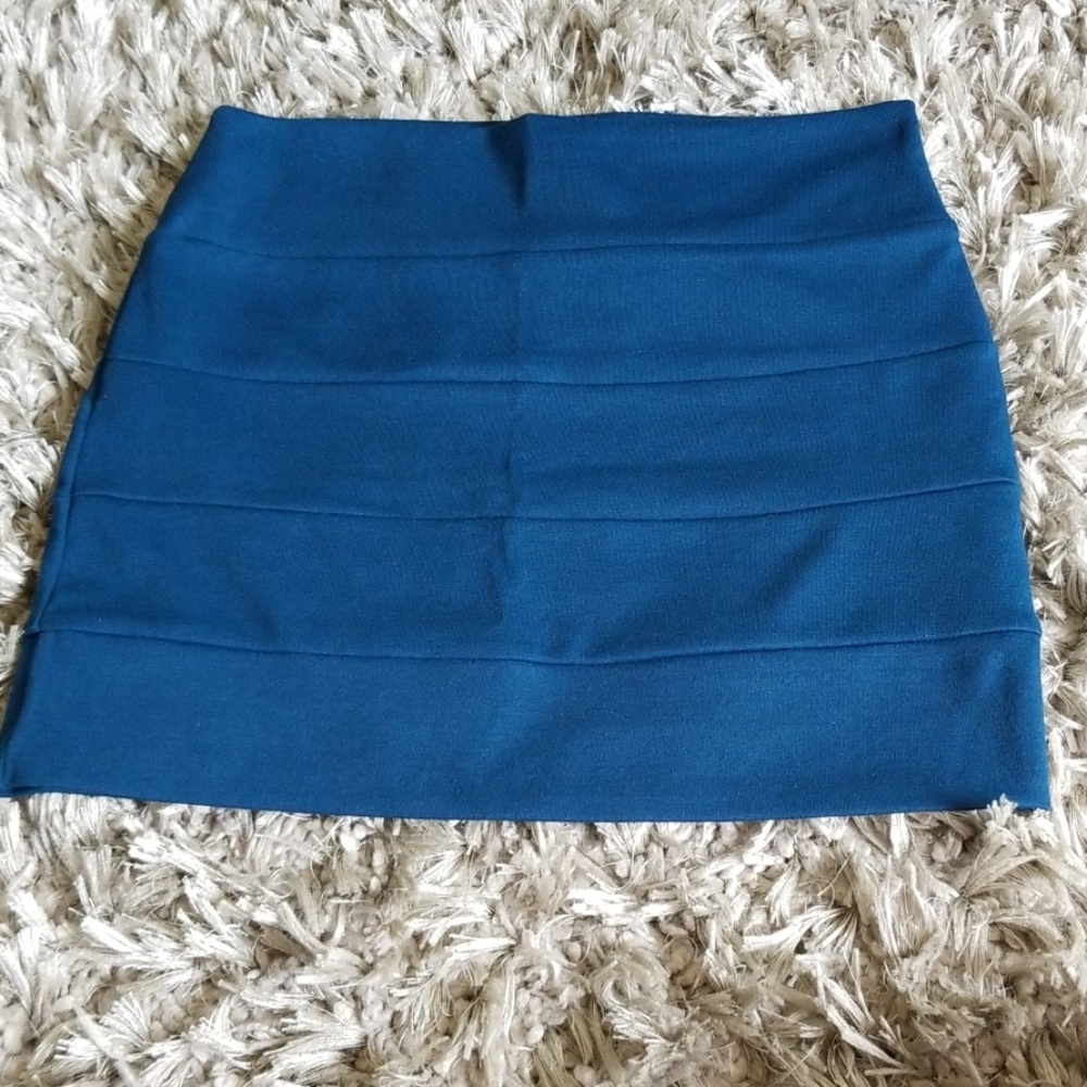 Skirt🦋 - Picture 2 of 3